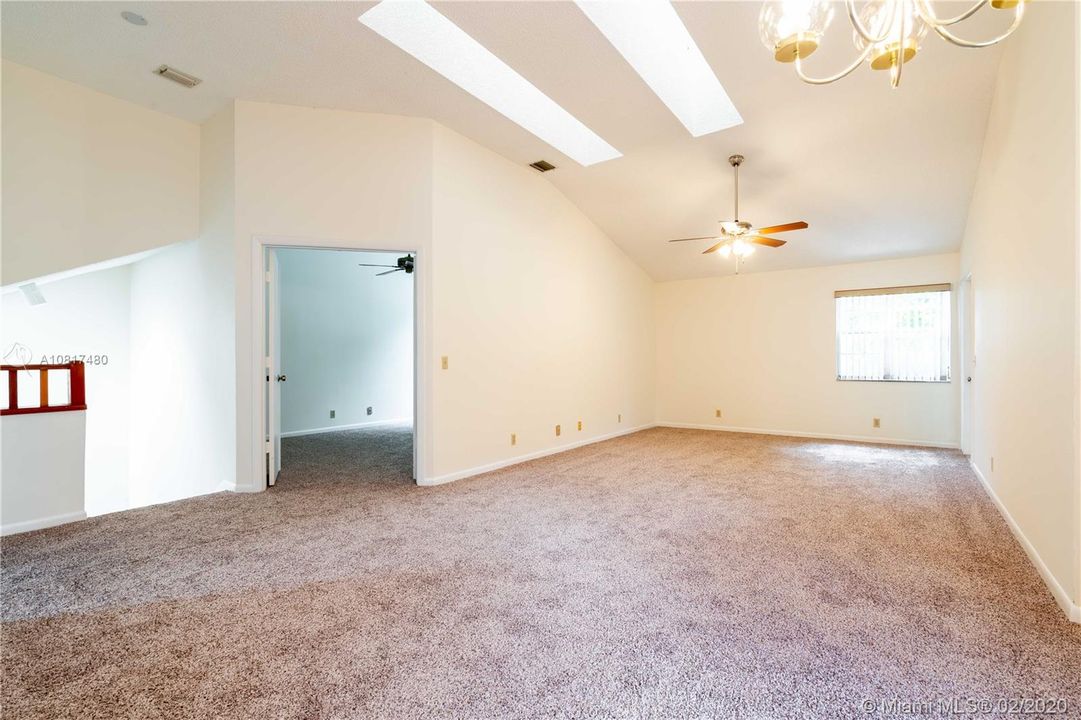 Vendido Recientemente: $245,900 (3 camas, 2 baños, 1330 Pies cuadrados)