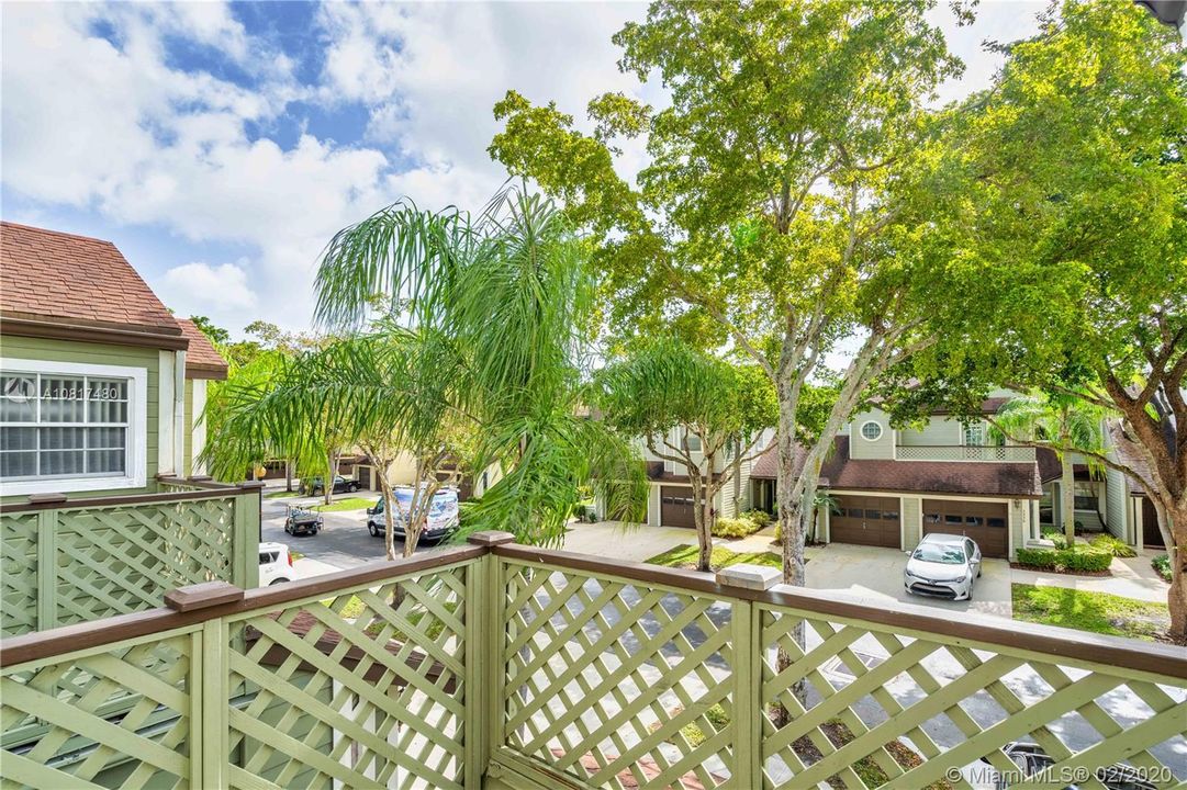 Vendido Recientemente: $245,900 (3 camas, 2 baños, 1330 Pies cuadrados)