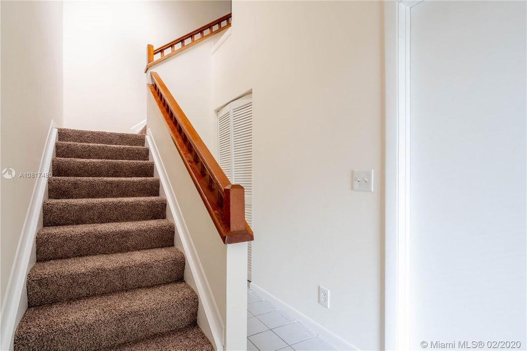 Vendido Recientemente: $245,900 (3 camas, 2 baños, 1330 Pies cuadrados)