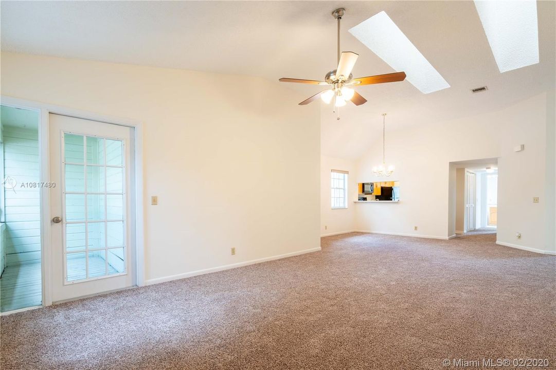 Vendido Recientemente: $245,900 (3 camas, 2 baños, 1330 Pies cuadrados)