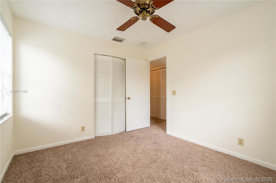 Vendido Recientemente: $245,900 (3 camas, 2 baños, 1330 Pies cuadrados)