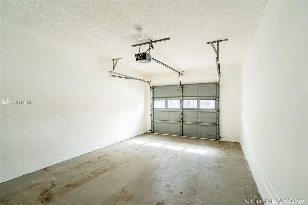 Vendido Recientemente: $245,900 (3 camas, 2 baños, 1330 Pies cuadrados)