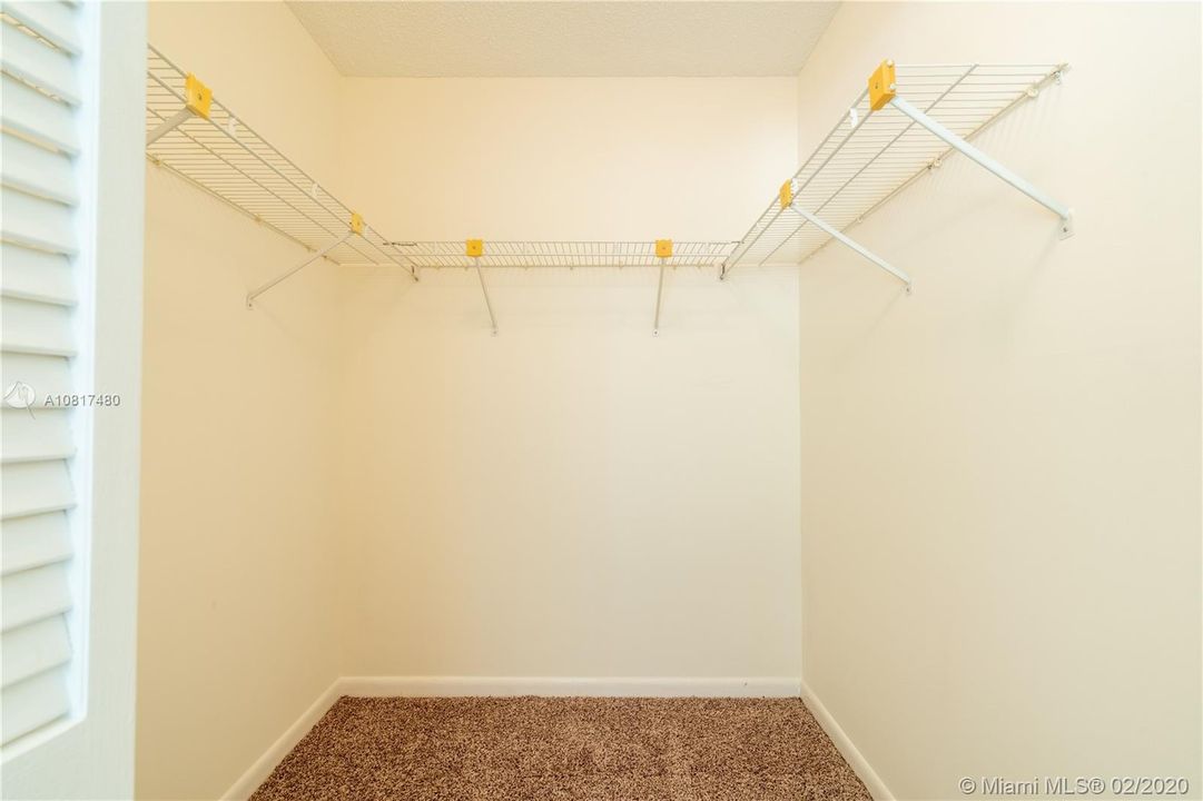 Vendido Recientemente: $245,900 (3 camas, 2 baños, 1330 Pies cuadrados)