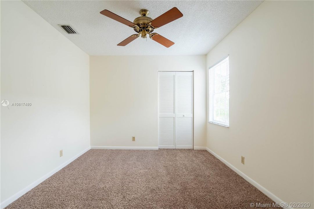 Vendido Recientemente: $245,900 (3 camas, 2 baños, 1330 Pies cuadrados)