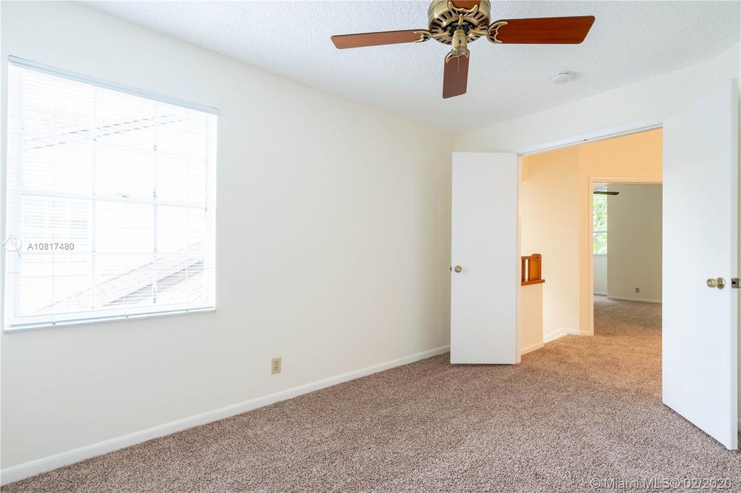 Vendido Recientemente: $245,900 (3 camas, 2 baños, 1330 Pies cuadrados)