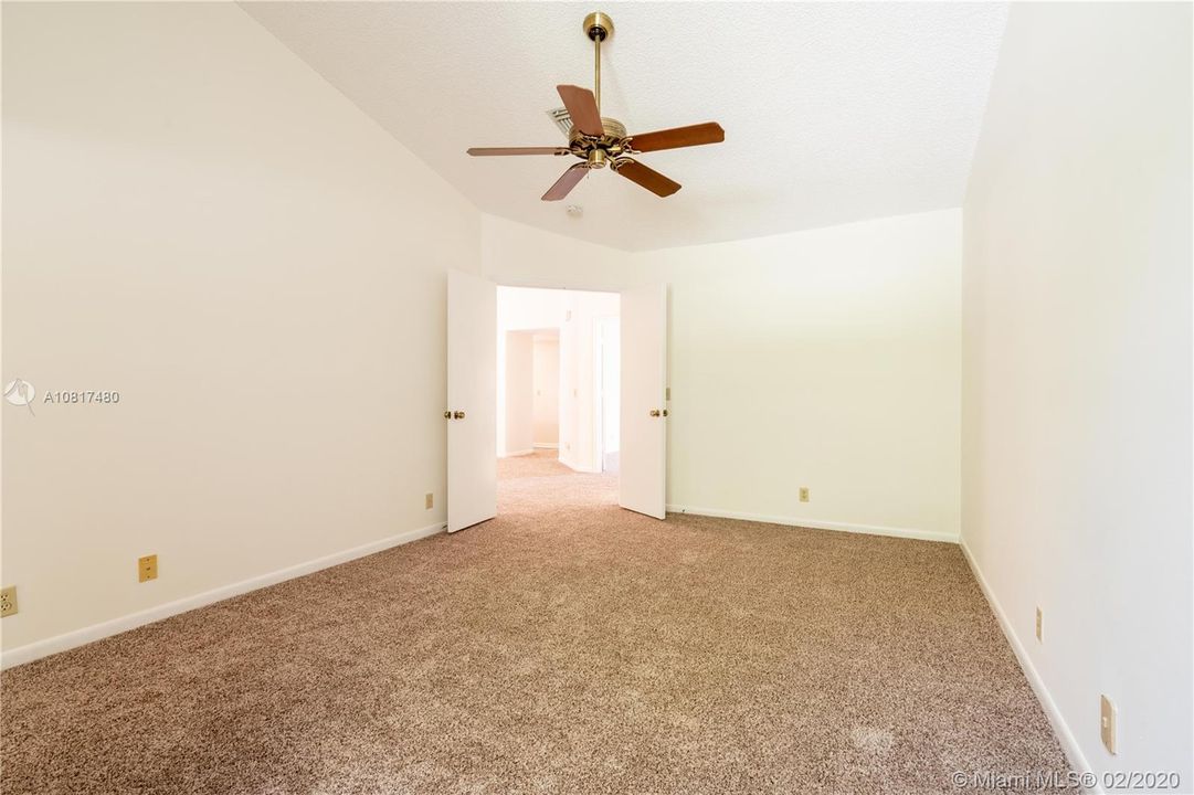 Vendido Recientemente: $245,900 (3 camas, 2 baños, 1330 Pies cuadrados)