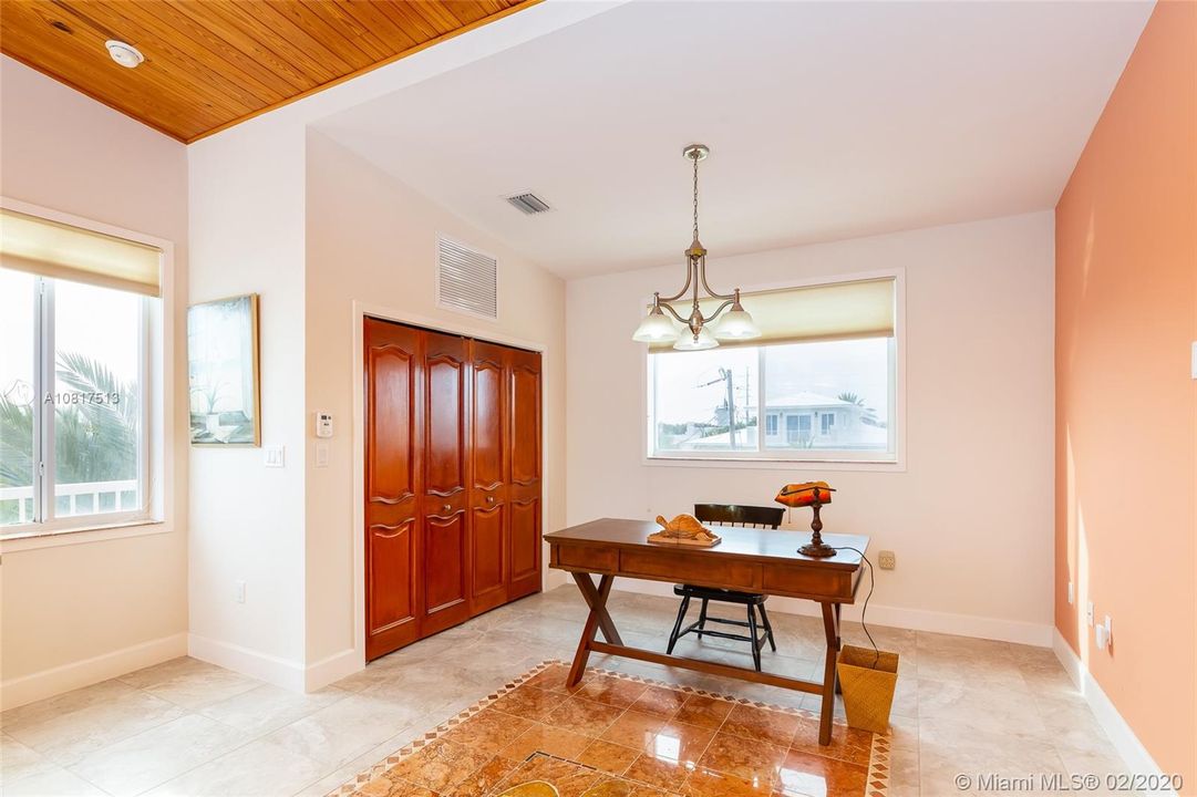 top floor office with laundry closet