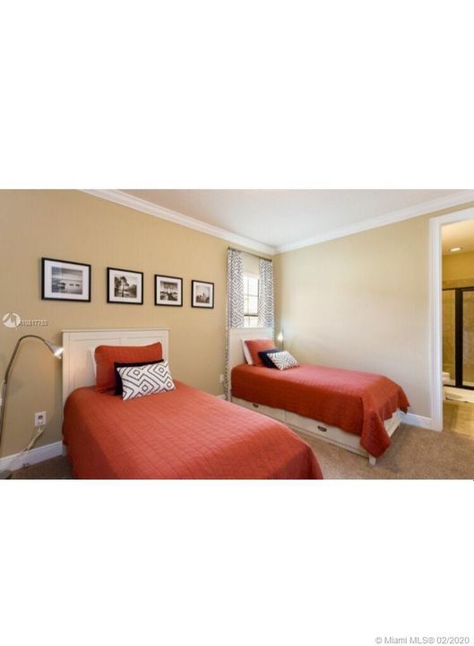 Recently Sold: $560,000 (5 beds, 5 baths, 3401 Square Feet)