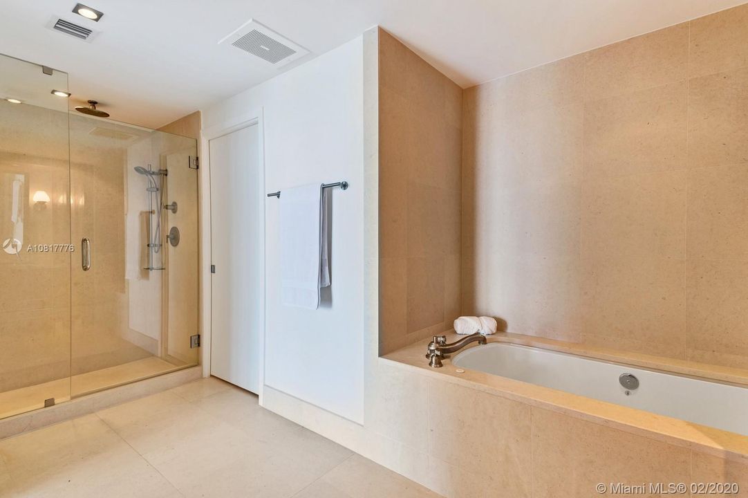 Recently Sold: $1,600,000 (2 beds, 2 baths, 1565 Square Feet)