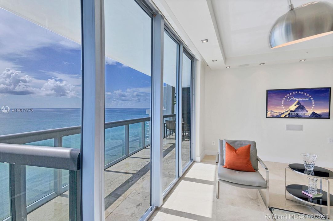 Recently Sold: $1,600,000 (2 beds, 2 baths, 1565 Square Feet)