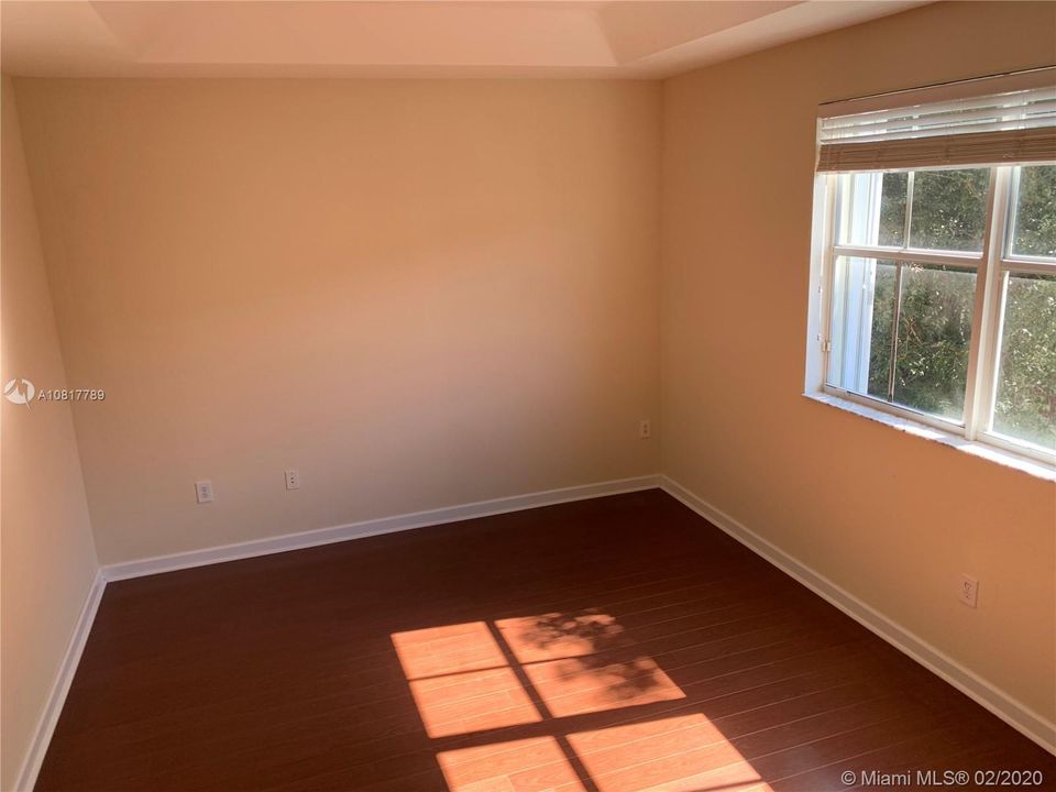 Recently Sold: $335,000 (3 beds, 2 baths, 1683 Square Feet)