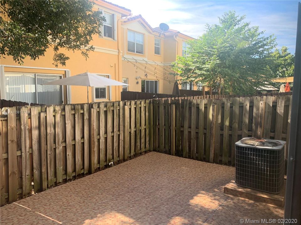 Recently Sold: $335,000 (3 beds, 2 baths, 1683 Square Feet)