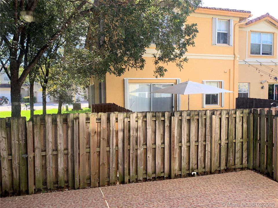 Recently Sold: $335,000 (3 beds, 2 baths, 1683 Square Feet)