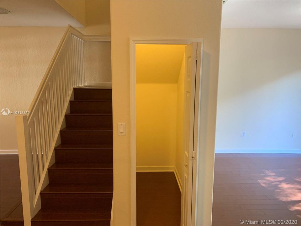 Recently Sold: $335,000 (3 beds, 2 baths, 1683 Square Feet)
