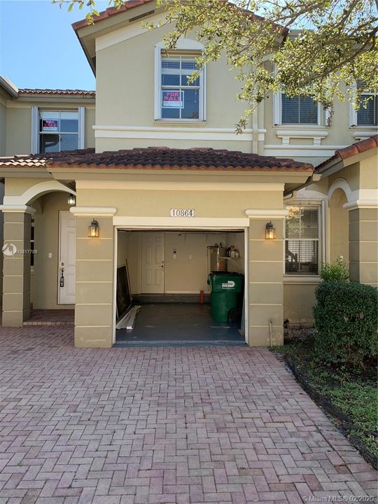 Recently Sold: $335,000 (3 beds, 2 baths, 1683 Square Feet)