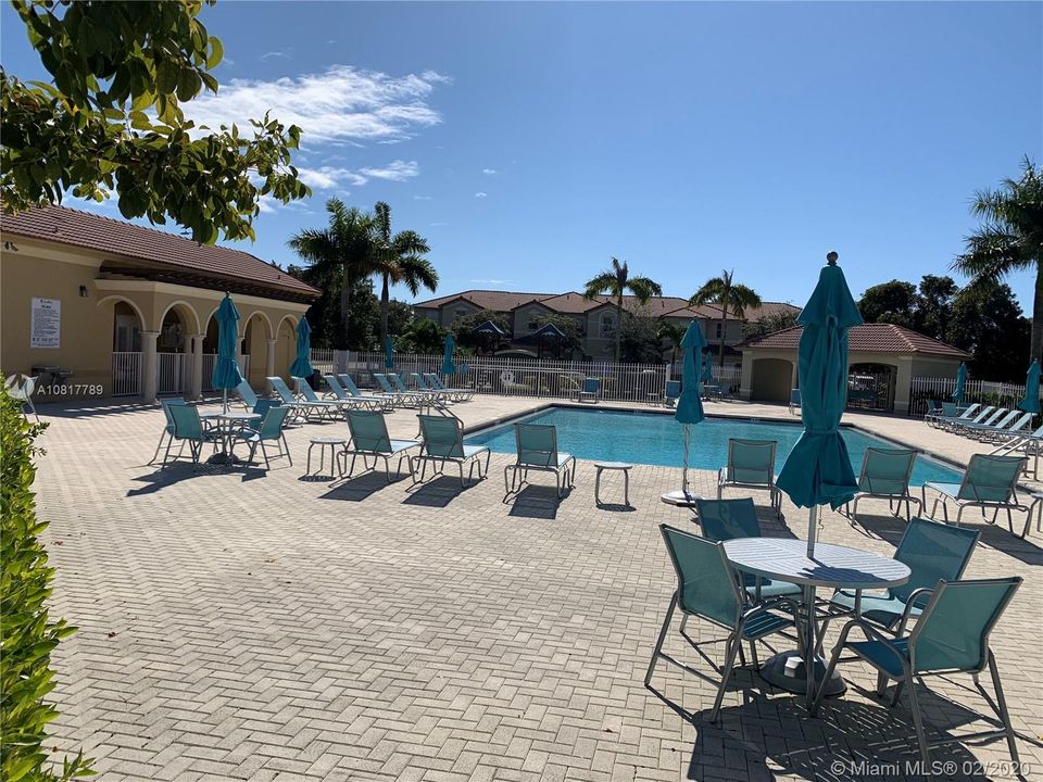 Recently Sold: $335,000 (3 beds, 2 baths, 1683 Square Feet)