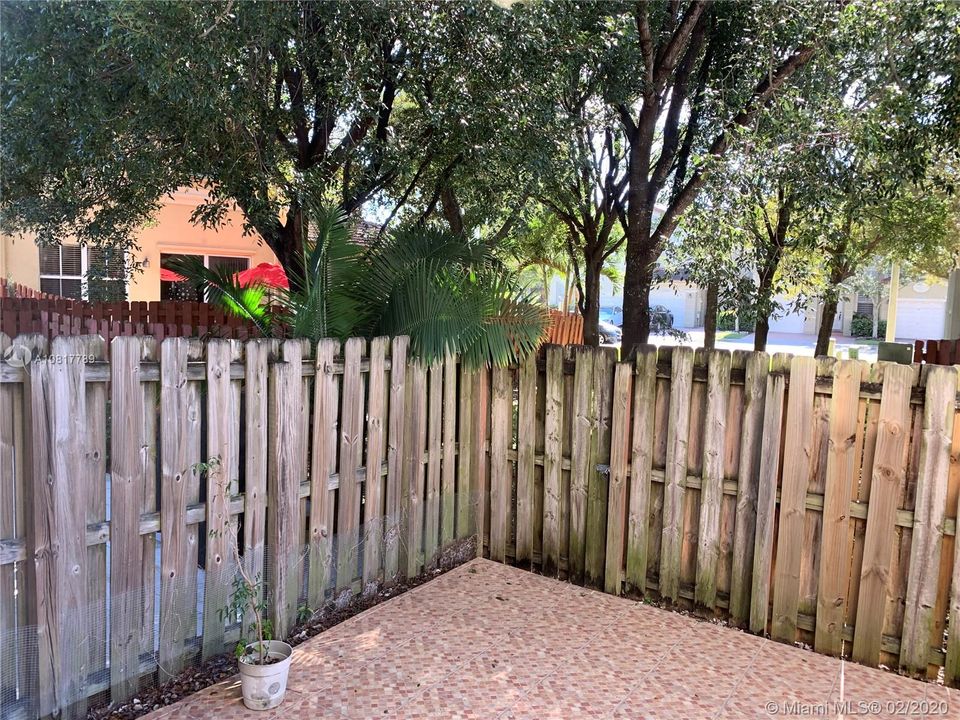Recently Sold: $335,000 (3 beds, 2 baths, 1683 Square Feet)