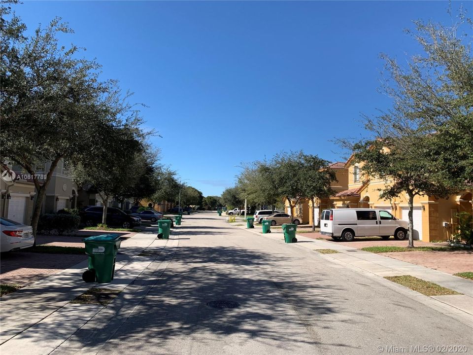 Recently Sold: $335,000 (3 beds, 2 baths, 1683 Square Feet)