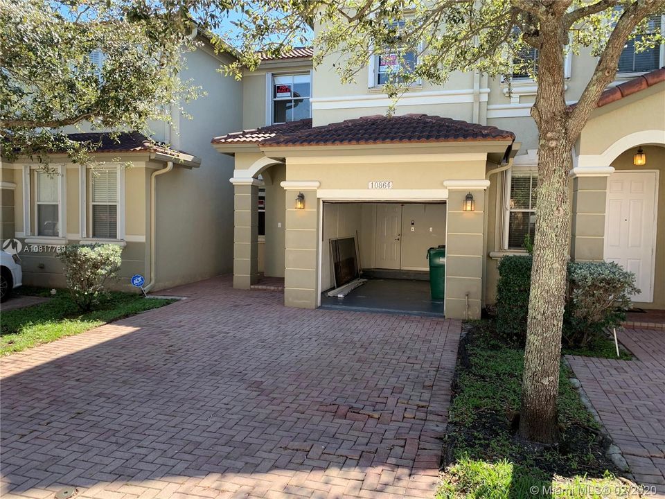 Recently Sold: $335,000 (3 beds, 2 baths, 1683 Square Feet)