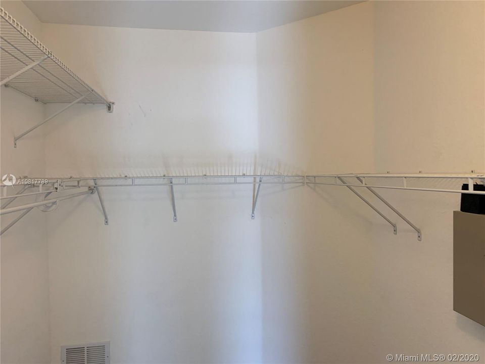 Recently Sold: $335,000 (3 beds, 2 baths, 1683 Square Feet)