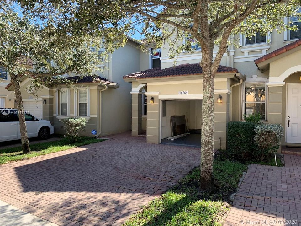 Recently Sold: $335,000 (3 beds, 2 baths, 1683 Square Feet)