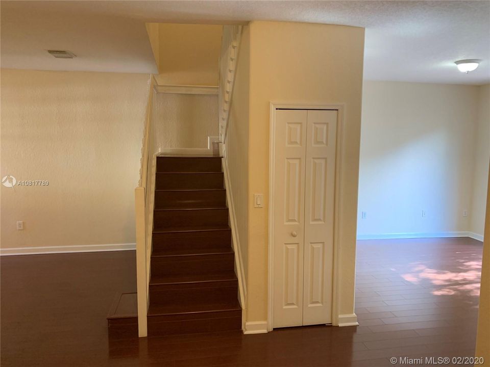 Recently Sold: $335,000 (3 beds, 2 baths, 1683 Square Feet)