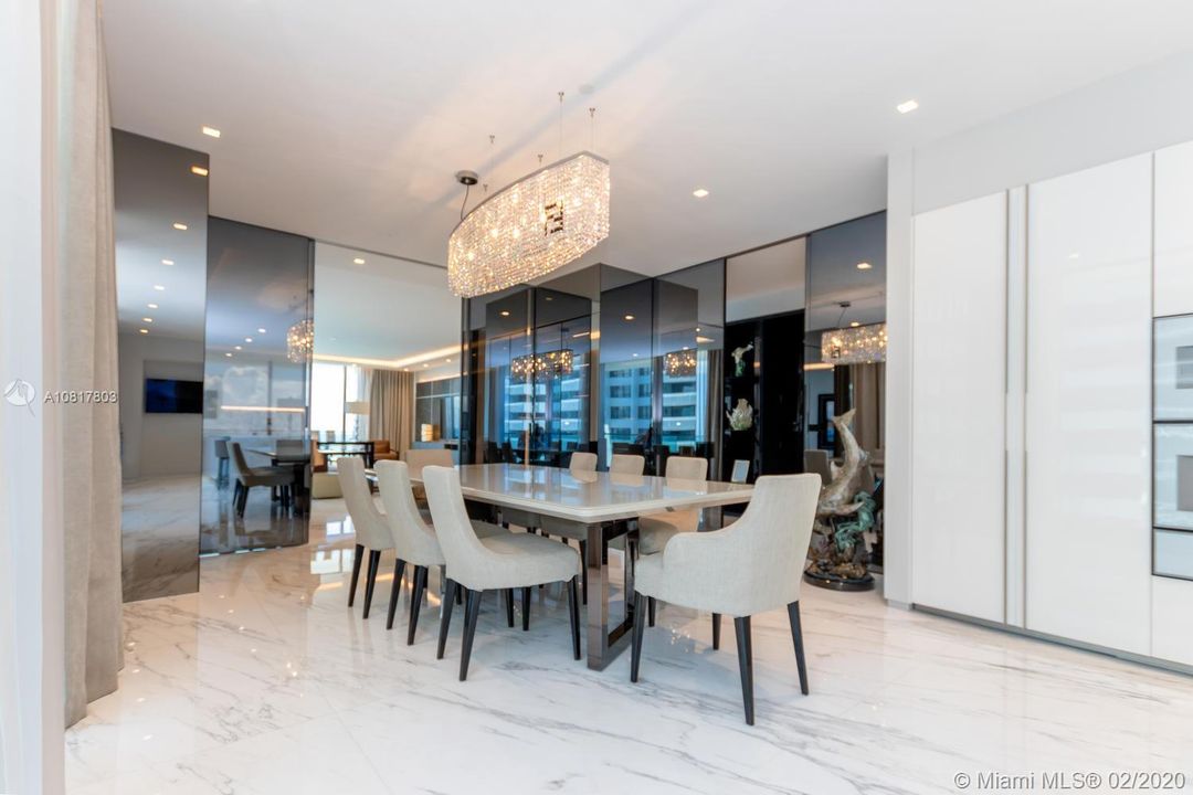 Recently Sold: $9,999,000 (4 beds, 5 baths, 3992 Square Feet)
