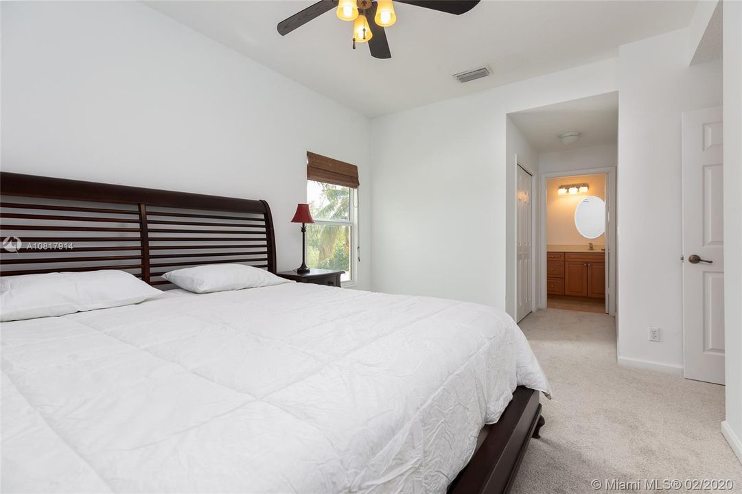 Недавно продано: $389,000 (3 спален, 2 ванн, 1200 Квадратных фут)