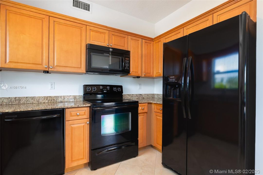 Недавно продано: $389,000 (3 спален, 2 ванн, 1200 Квадратных фут)