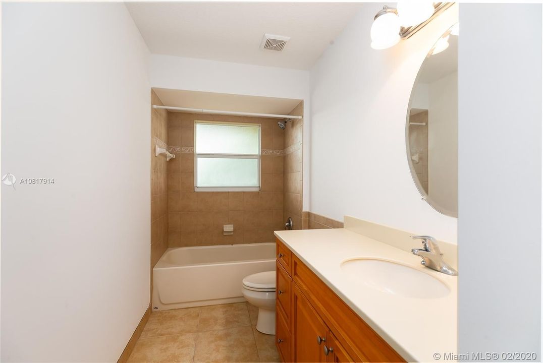 Недавно продано: $389,000 (3 спален, 2 ванн, 1200 Квадратных фут)