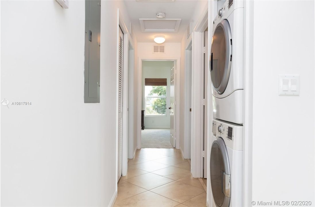 Недавно продано: $389,000 (3 спален, 2 ванн, 1200 Квадратных фут)