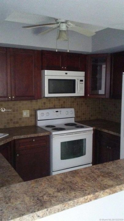 Vendido Recientemente: $210,000 (3 camas, 3 baños, 1326 Pies cuadrados)