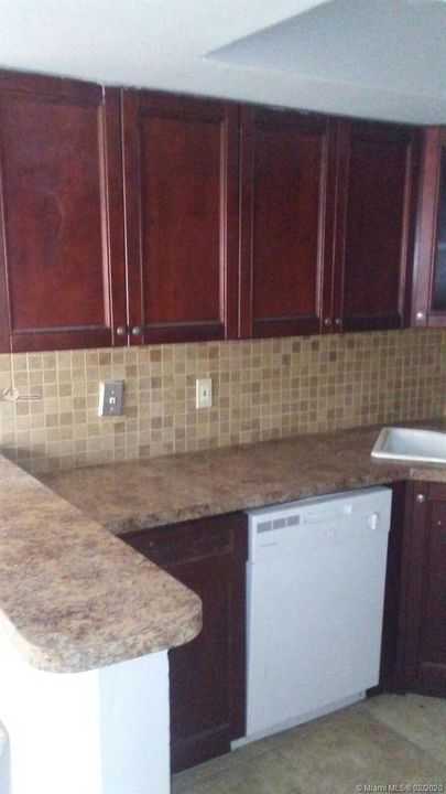 Vendido Recientemente: $210,000 (3 camas, 3 baños, 1326 Pies cuadrados)