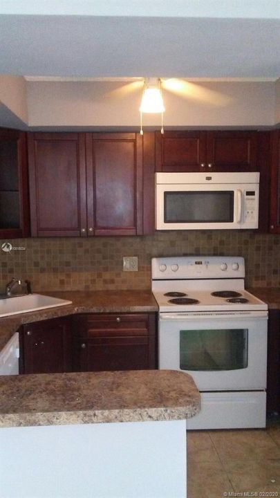 Vendido Recientemente: $210,000 (3 camas, 3 baños, 1326 Pies cuadrados)