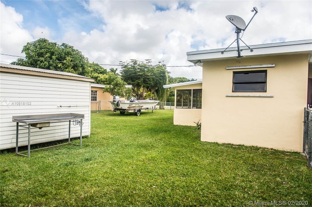 Recently Sold: $250,000 (3 beds, 1 baths, 1182 Square Feet)