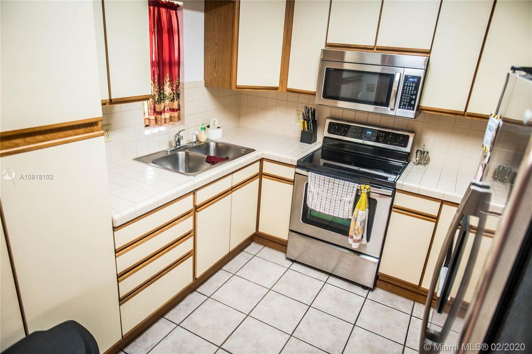 Recently Sold: $250,000 (3 beds, 1 baths, 1182 Square Feet)