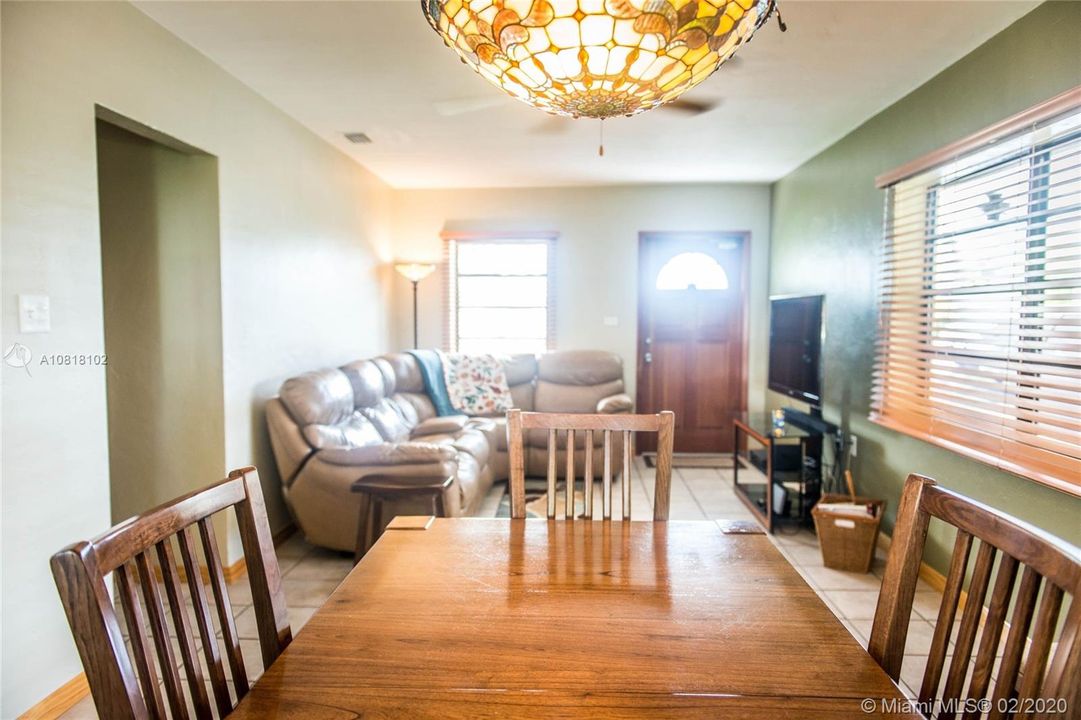 Recently Sold: $250,000 (3 beds, 1 baths, 1182 Square Feet)