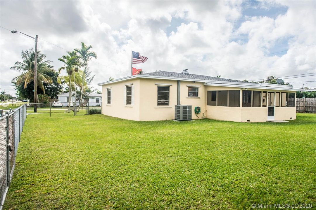Recently Sold: $250,000 (3 beds, 1 baths, 1182 Square Feet)