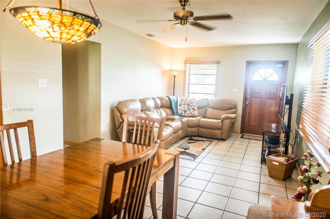 Recently Sold: $250,000 (3 beds, 1 baths, 1182 Square Feet)