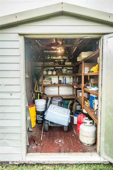 Recently Sold: $250,000 (3 beds, 1 baths, 1182 Square Feet)