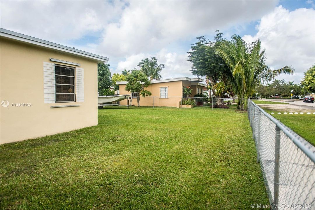 Recently Sold: $250,000 (3 beds, 1 baths, 1182 Square Feet)
