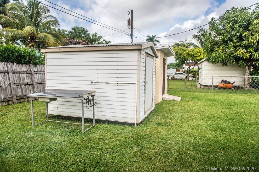 Recently Sold: $250,000 (3 beds, 1 baths, 1182 Square Feet)