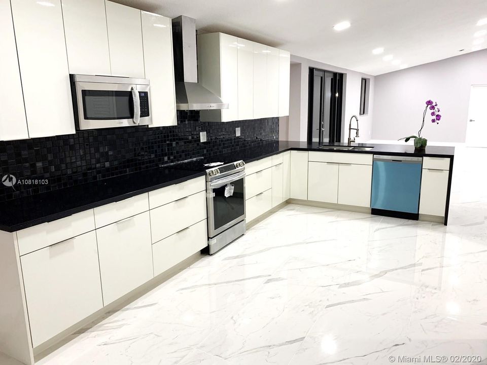 Недавно продано: $619,999 (4 спален, 3 ванн, 2816 Квадратных фут)