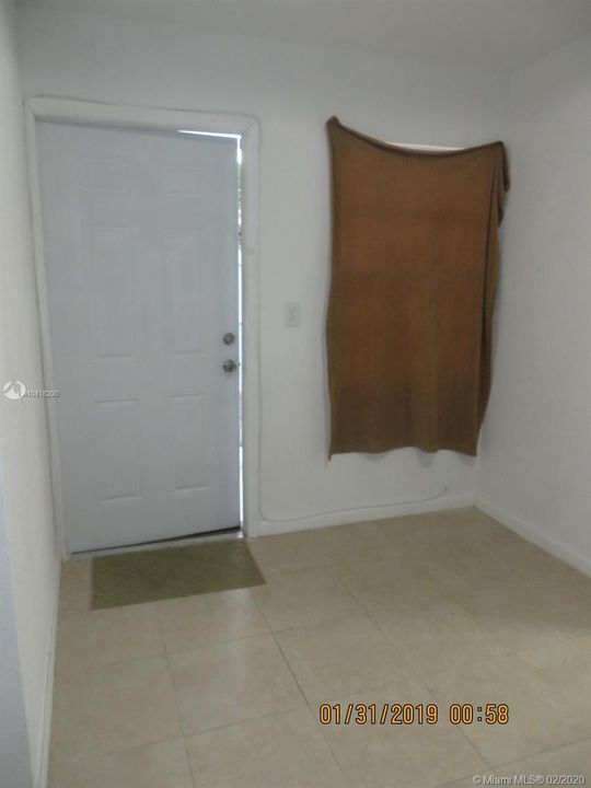 Recently Rented: $850 (1 beds, 1 baths, 912 Square Feet)