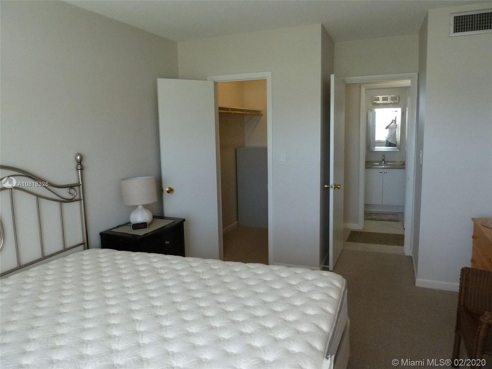 Recently Rented: $950 (1 beds, 1 baths, 600 Square Feet)