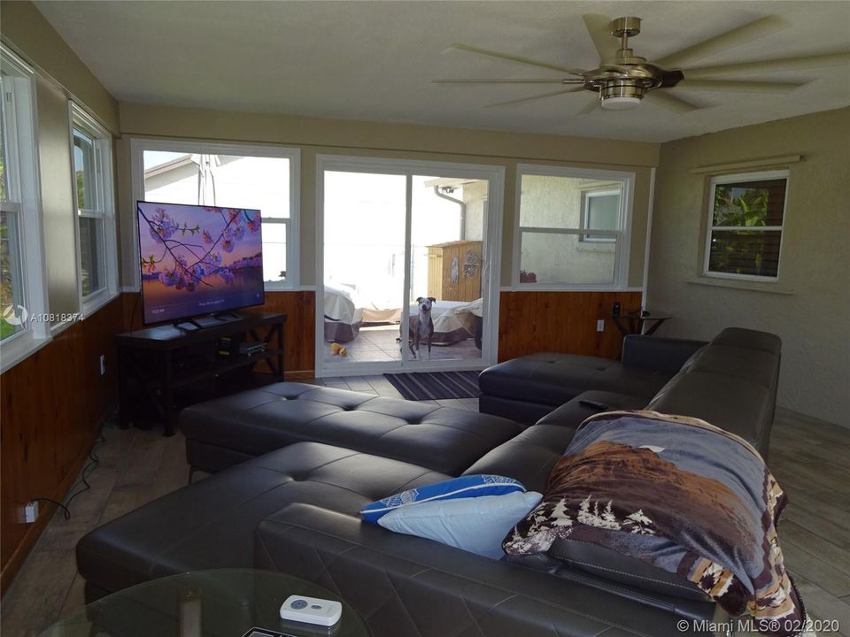 Vendido Recientemente: $329,000 (3 camas, 2 baños, 1864 Pies cuadrados)