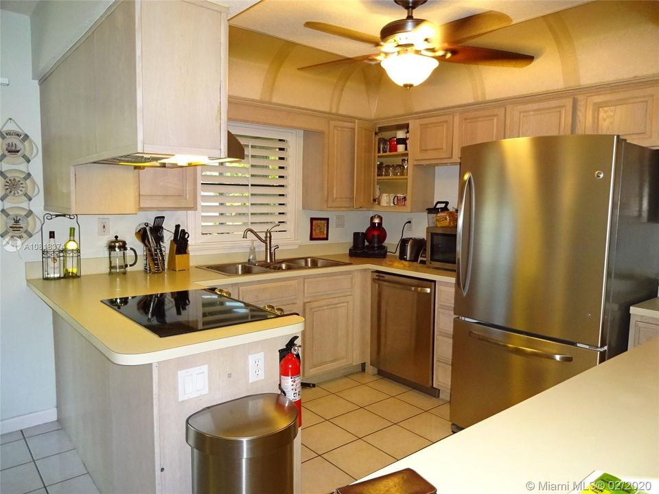 Vendido Recientemente: $329,000 (3 camas, 2 baños, 1864 Pies cuadrados)
