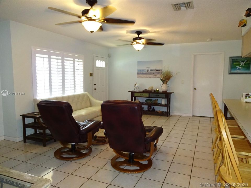 Vendido Recientemente: $329,000 (3 camas, 2 baños, 1864 Pies cuadrados)