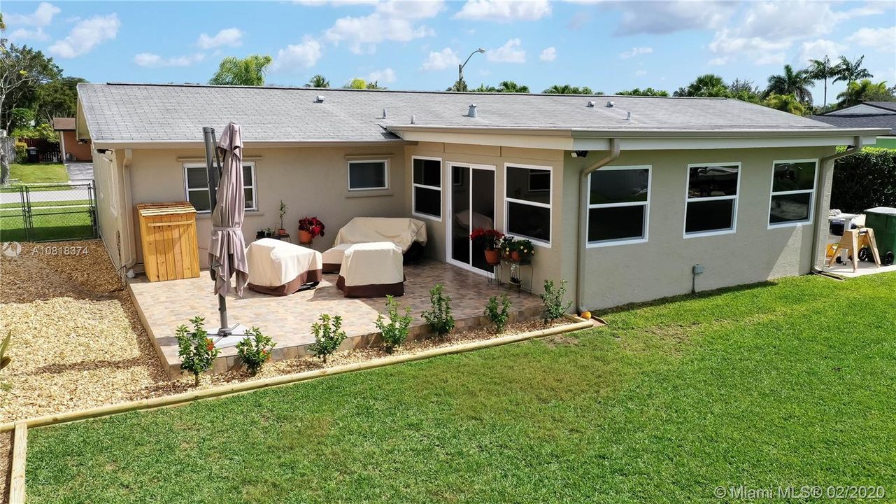 Vendido Recientemente: $329,000 (3 camas, 2 baños, 1864 Pies cuadrados)