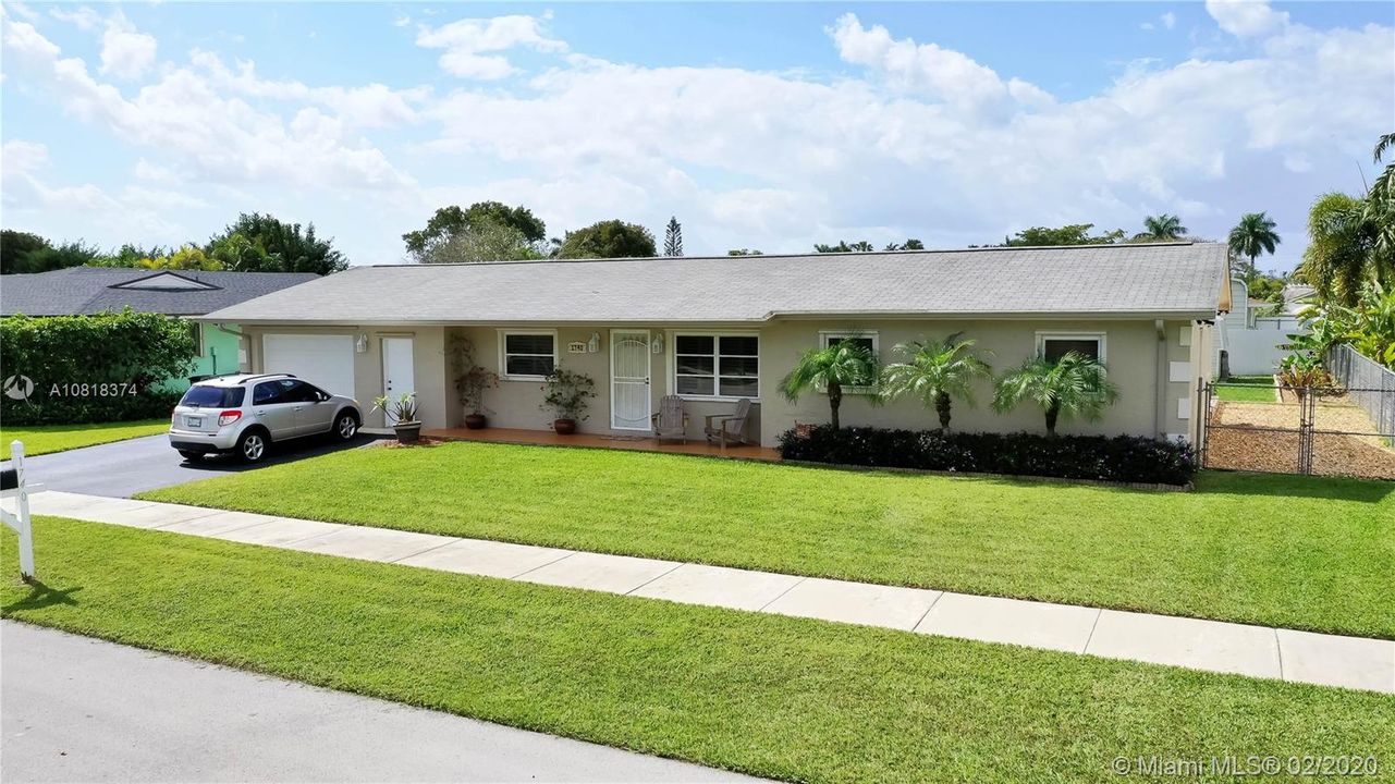 Vendido Recientemente: $329,000 (3 camas, 2 baños, 1864 Pies cuadrados)